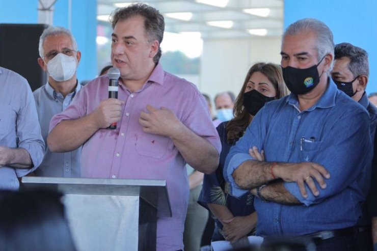 Reinaldo empossa novos policiais civis e atende pedidos de Neno Razuk para Paranhos