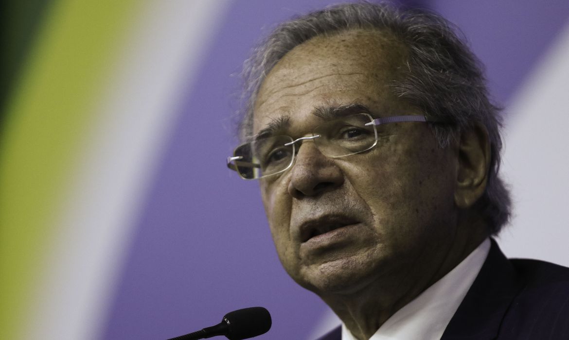 Queda do déficit primário deve-se a controle de gastos, diz ministro