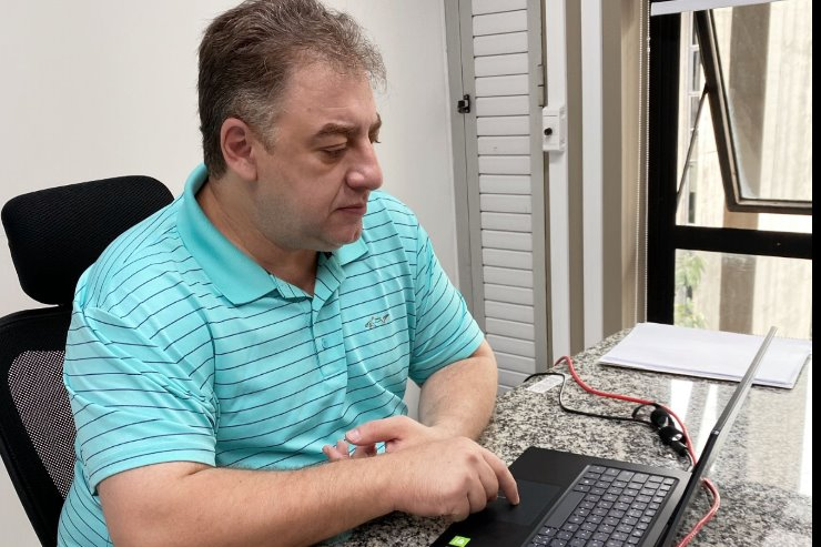 Neno Razuk faz moção de repúdio contra empresa aérea que não deu prioridade a criança autista