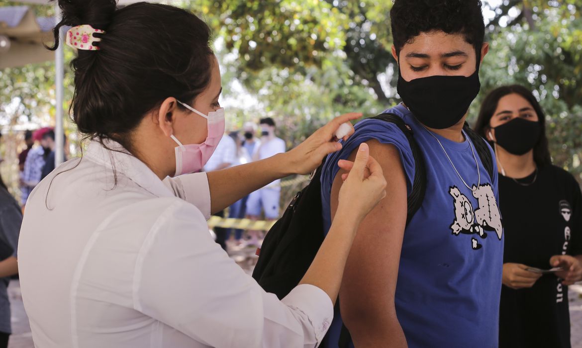 Covid-19: cerca de 21,5 milhões de brasileiros não tomaram 2ª dose