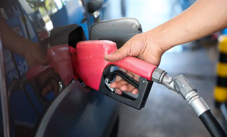 Petrobras anuncia redução de R$ 0,30 no preço do diesel